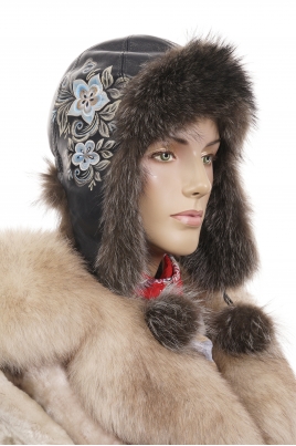 Меховая шапка женская из натуральной кожи с енотом